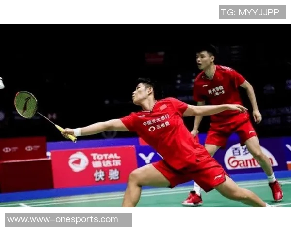 羽毛球战术深度解析重庆羽毛球队的防守反击策略与欧冠足球的异同