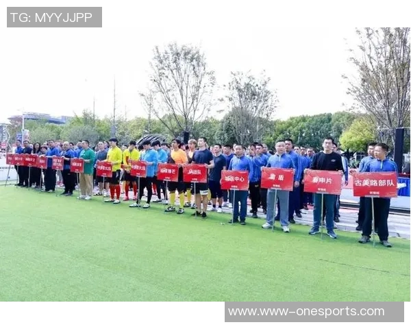 重庆飞盘队在运动滑板精英赛中以63分领先，展现出强劲实力与团队默契